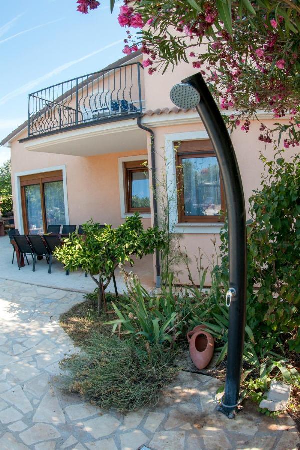House /villa Maja